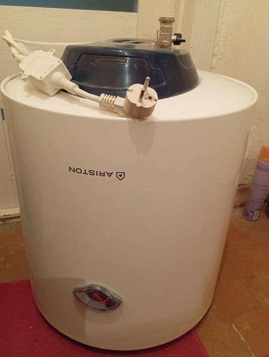 Подогреватель воды аристон