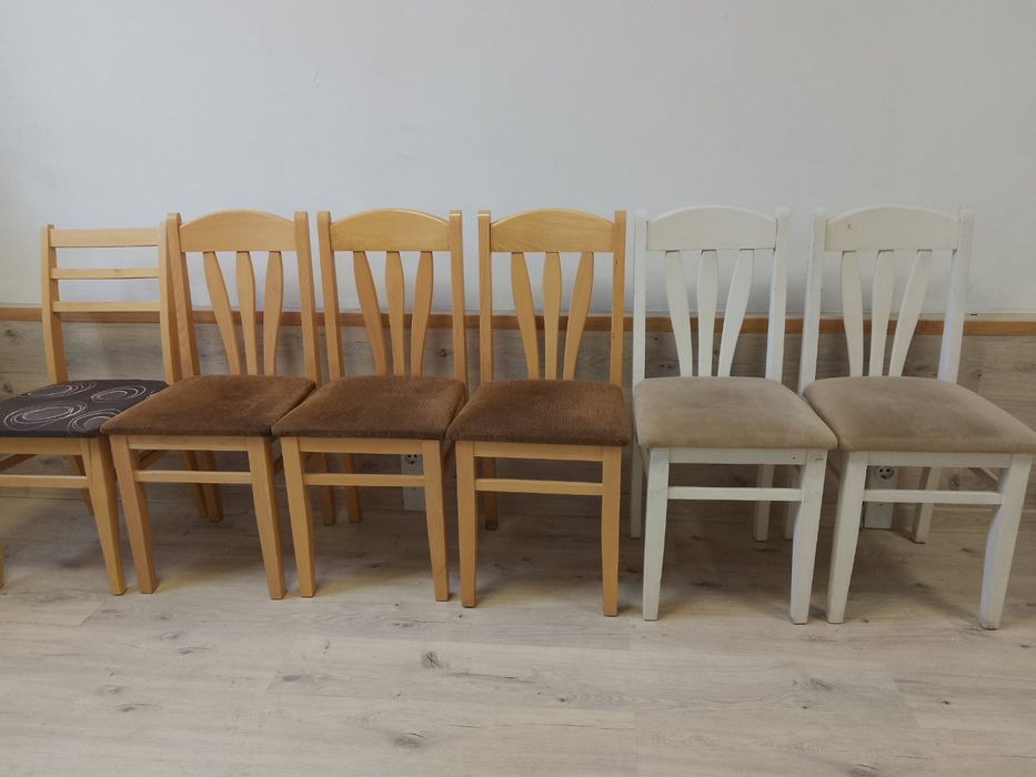Продавам дървени трапезни столове