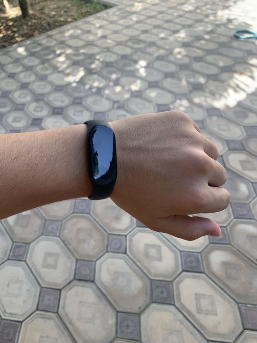 MI band 7 pochti yengi