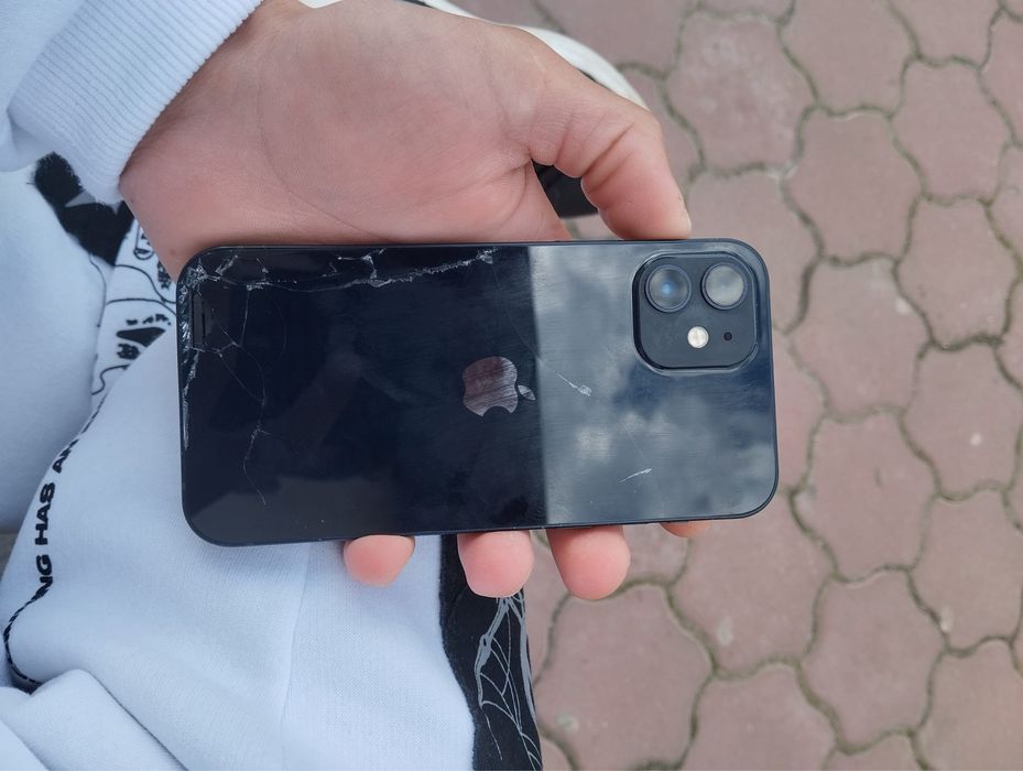 Vand iphone 12 simplu fara nici o problema