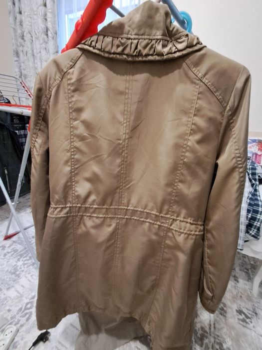 Продам ветровку женскую