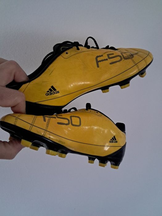 Vând adidas noi nr 37