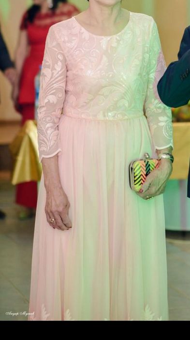 Вечерные женские платье