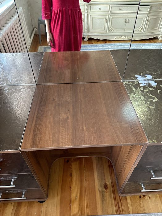 Камод с зеркалом