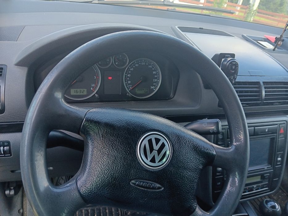 Vând volkswagen sharan 2002