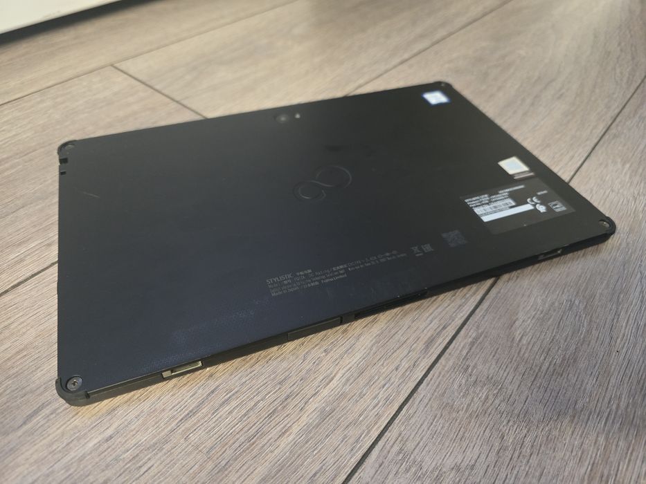 Fujitsu Stylistic Q738