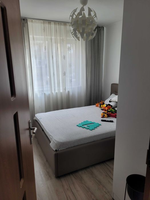 Inchiriez apartament Rm Valcea