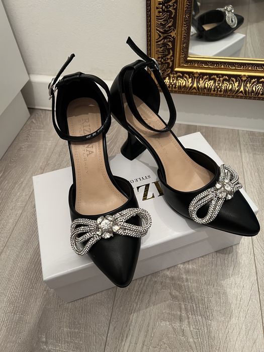 черные туфли с бантом из страз