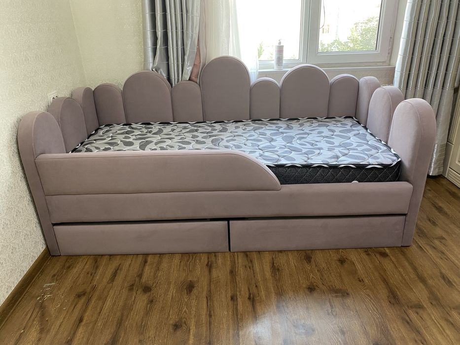 Кровать детская с двумя выдвижными ящиками