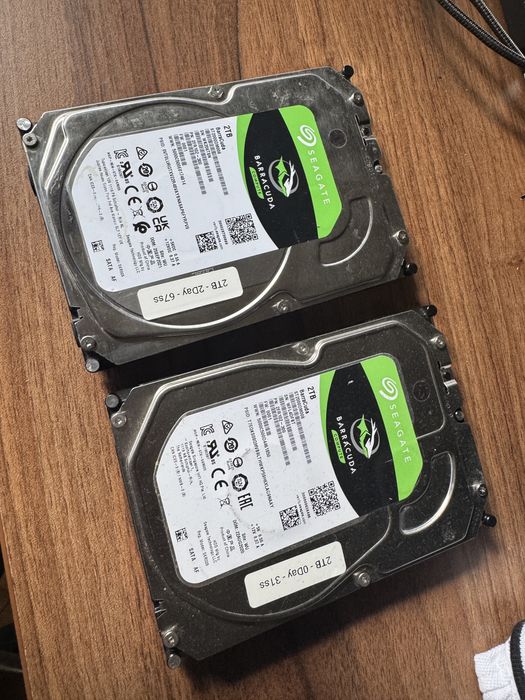 Hard Disk-uri Seagate Baracuda 2x 2TB