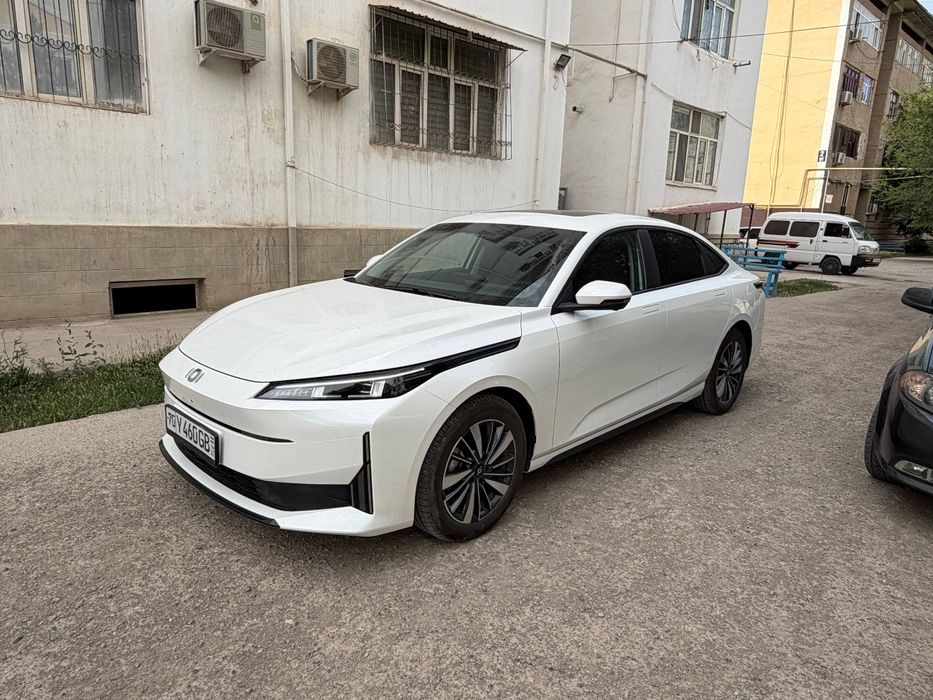 Changan A05 gibrid