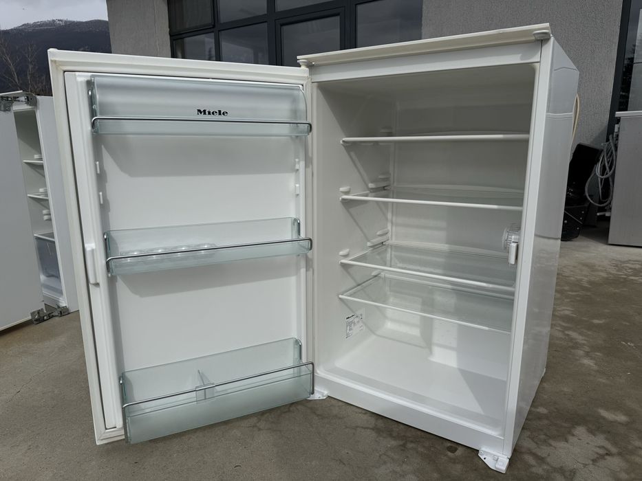 Малък хладилник за вграждане Миеле