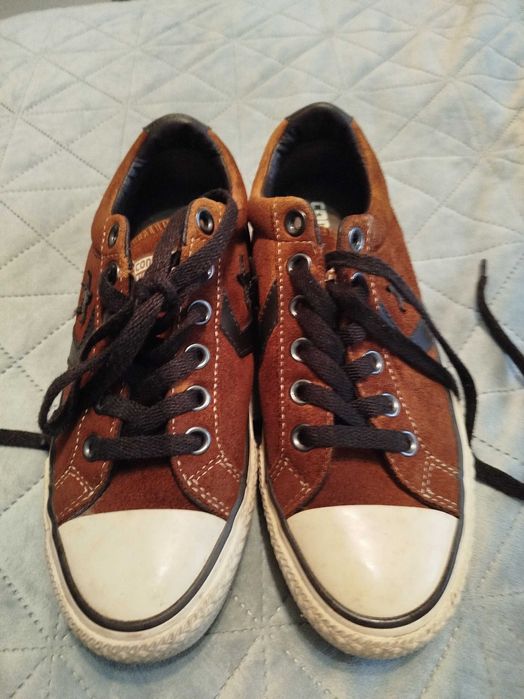 Tenesi Converse Nr 37,5 ,din piele întoarsa