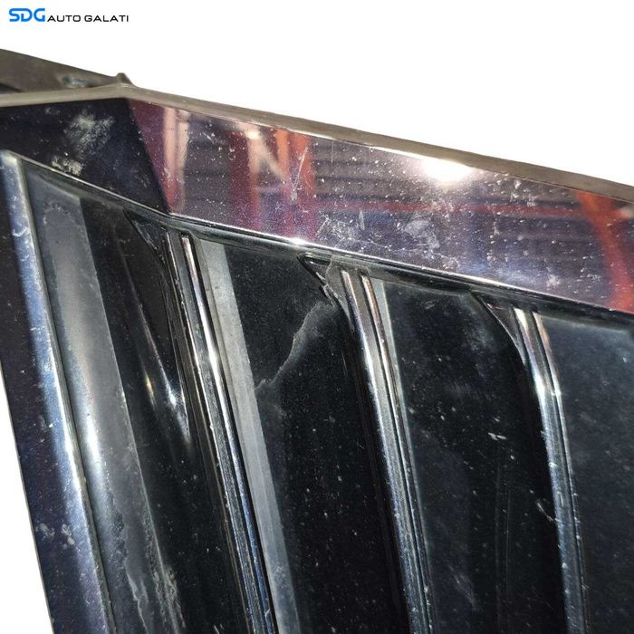 Grila Centrala Superioara de pe Bara Spoiler Fata Skoda Superb 2 Facelift 2013 - 2015 Cod 3T0853668B (Prezinta o fisura) [LS0366]