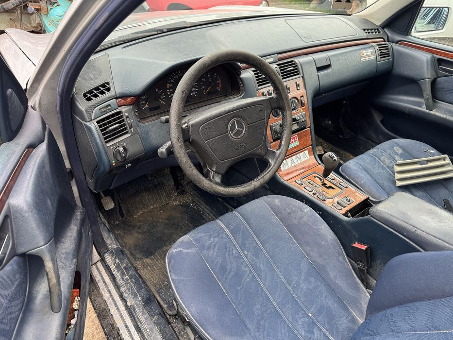 Mercedes w210 e220cdi 125hp AT 1999г На Части