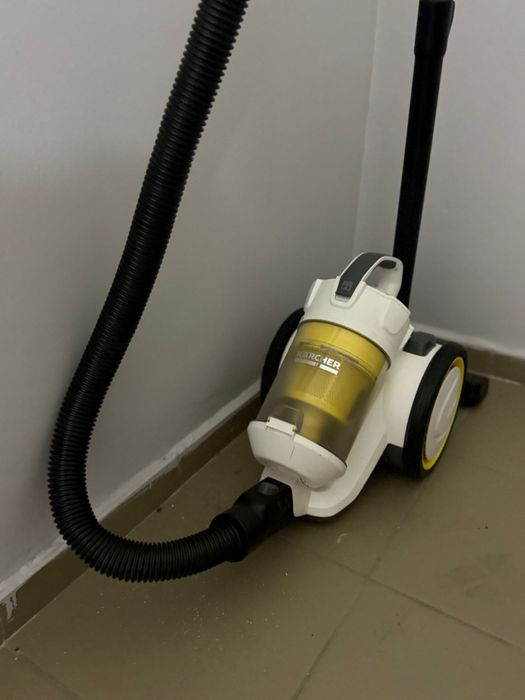 Продам пылесос в хорошем состоянии известный бренд karcher