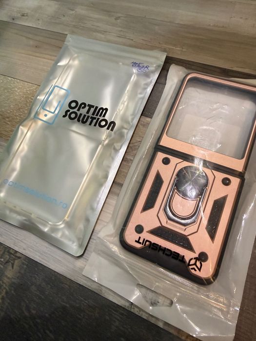 Motorola razr50, 256 GB, неразличима от нова.