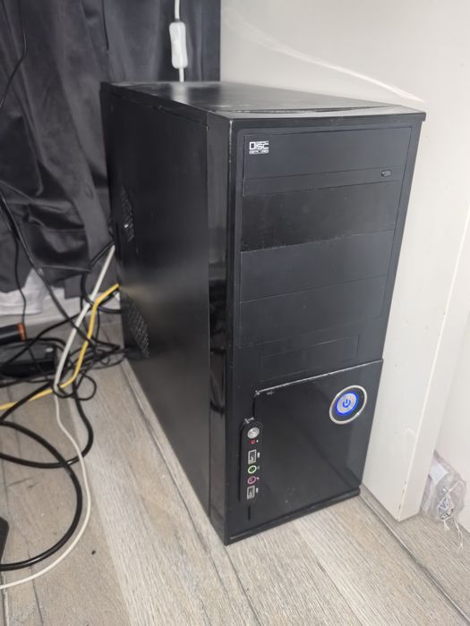 Настолен компютър 4-ядрен AMD, ddr3 8gb RAM