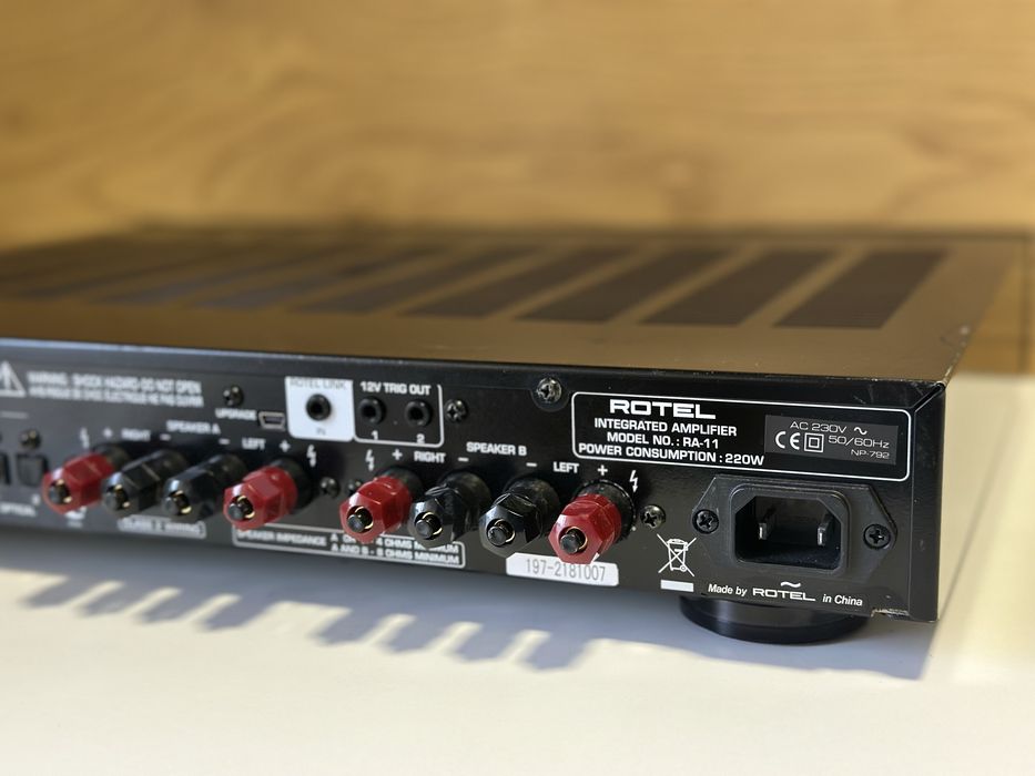 Amplificator Stereo Rotel RA 11 Sunet Superb