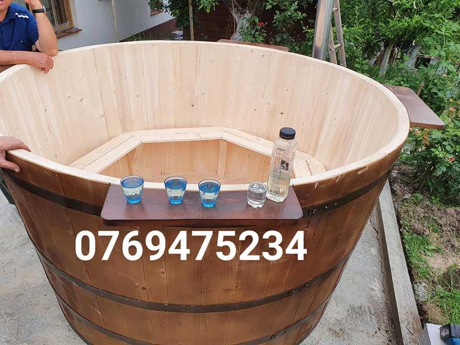 Mobilier din butoaie, masa lemn masiv cu scaune ,ciubar cu apa calda