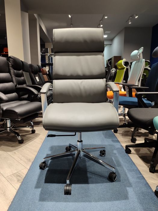 Офисное кресло для руководителя модель Аргус