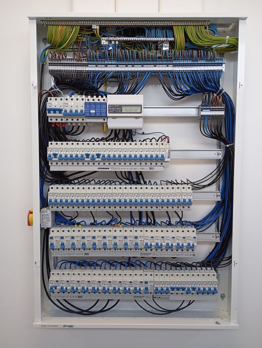 Електротехник - Ел. Услуги , Ел. Инсталации