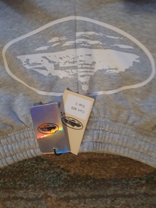 Pantaloni scurți corteiz gri