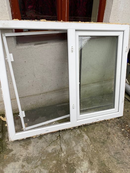 Vând o ușă termopan