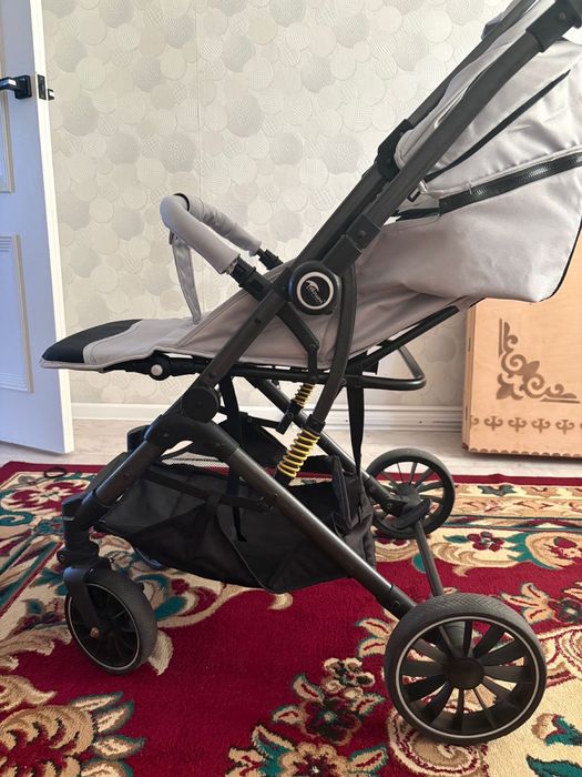 Продам коляску новая