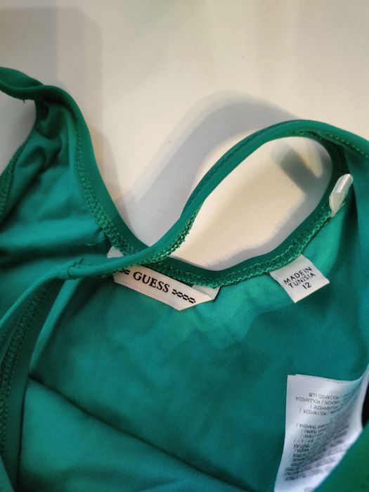 Бански Guess неразличим от нов