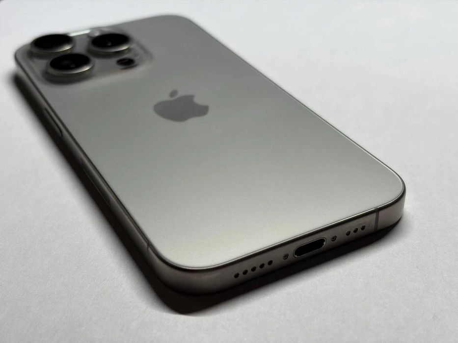 iPhone 15 Pro 128 gb Titanium ca nou  87% sanatate