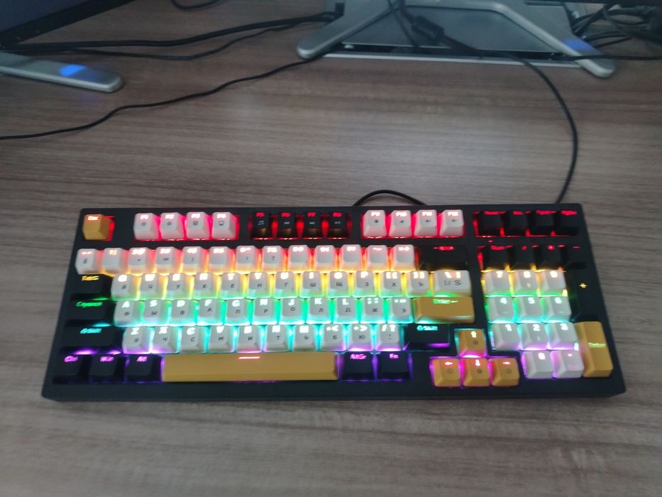 O'yin klaviaturasi t-Wolf k16 chiroqlari yonadi va har xil rejimlari b