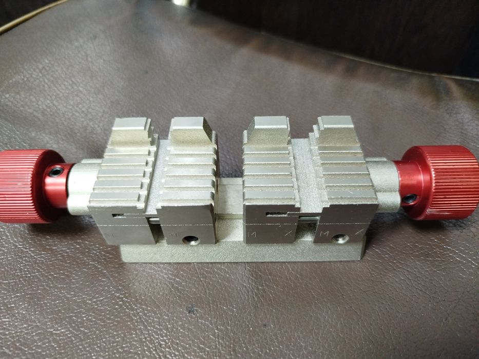 Тиски для станка изготовления ключей