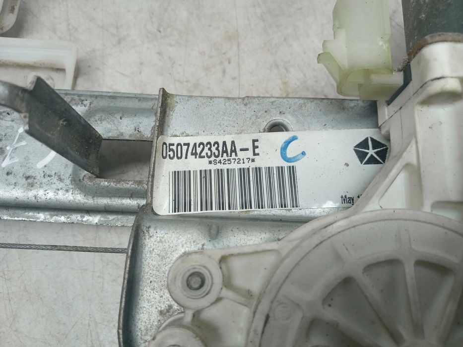 Macara geam stanga spate 05074233aa Dodge Caliber 1 generation (2006 - 2012)