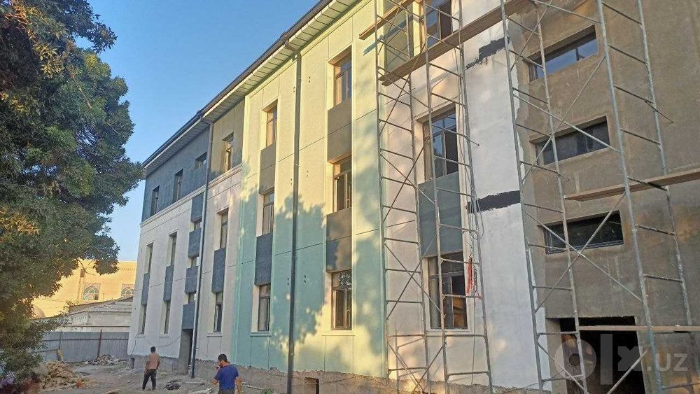 Продаются квартиры и магазины в центре Кагана вдоль дороги.