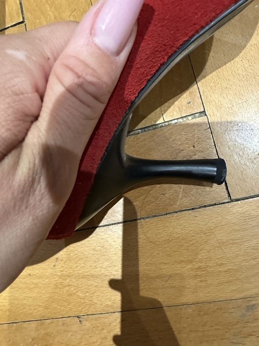 Vand sandale pantofi intoarsa rosii