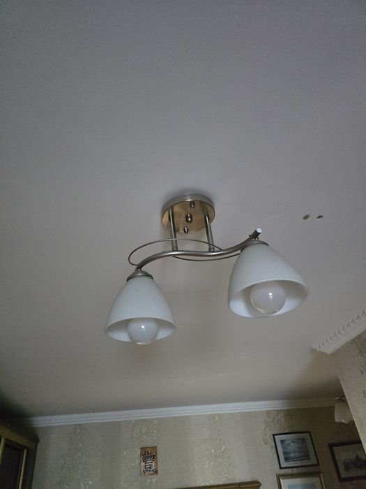 Продам люстры 3 шт