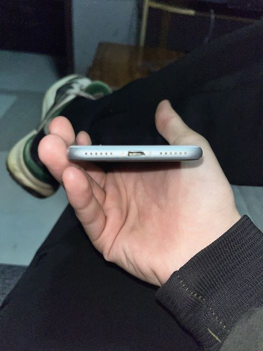 продаеться Iphone SE2020