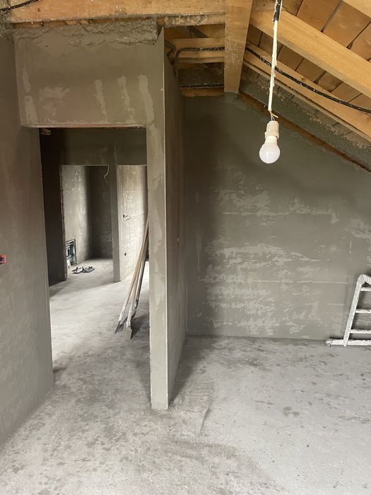 Tencuiala mecanizata var-ciment