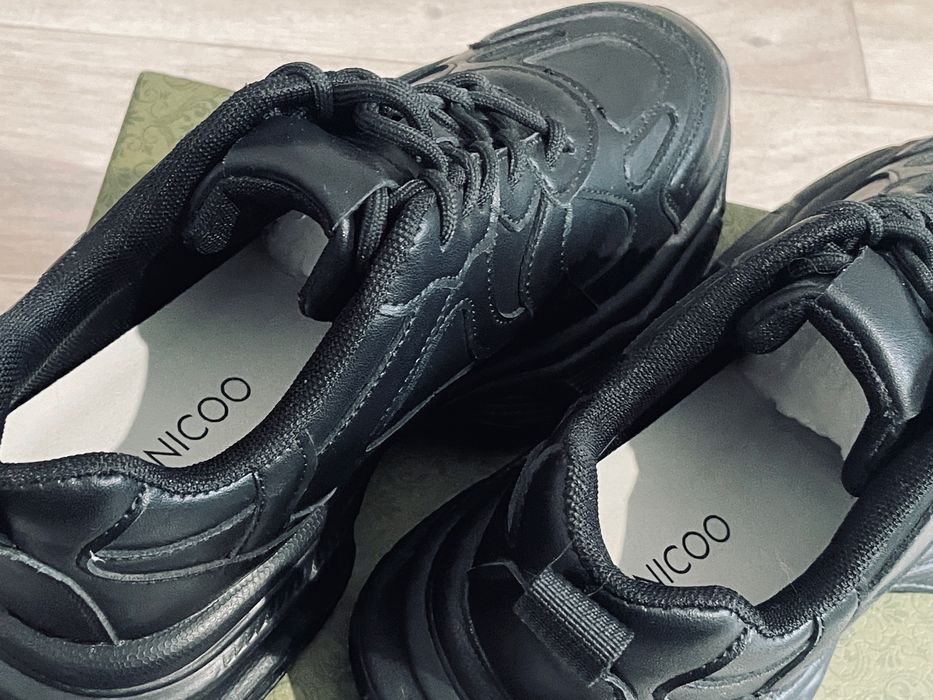 кроссовки продам