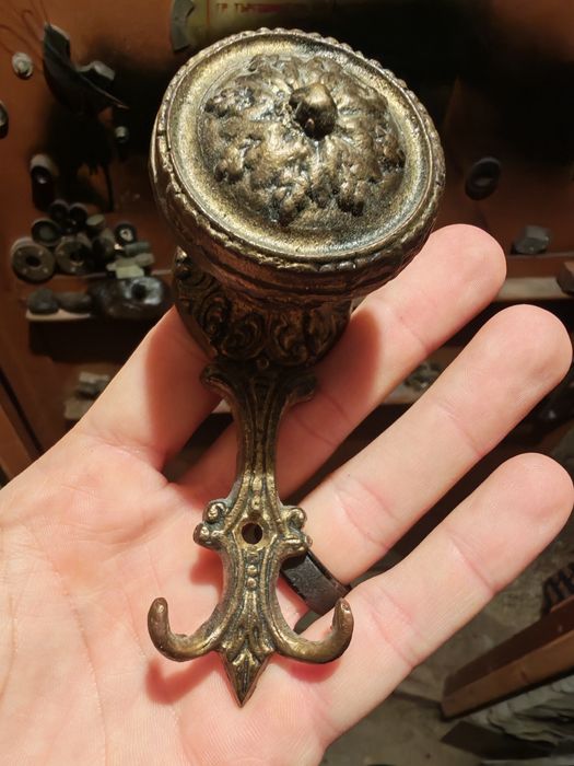 Месингови гравирани закачалки