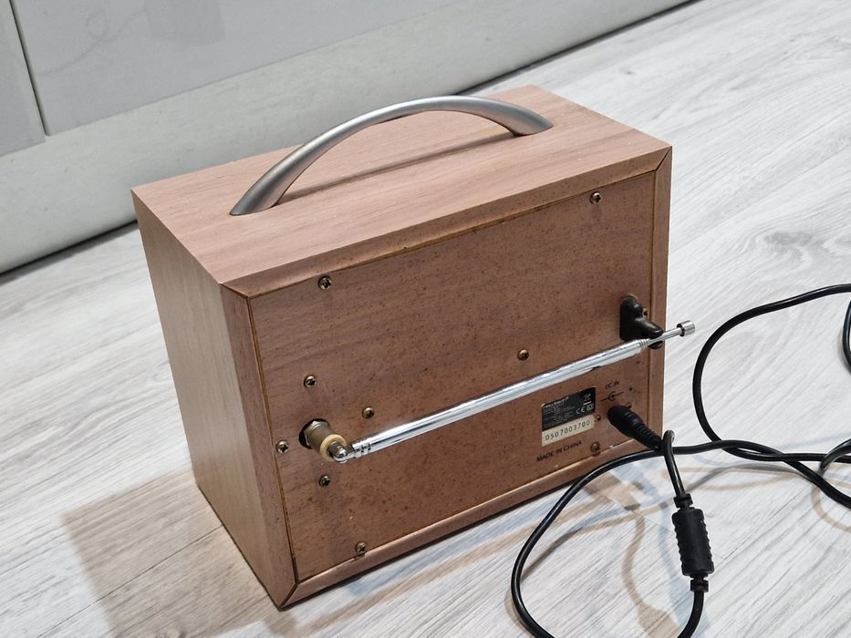 Radio cu afișaj digital perfect funcțional