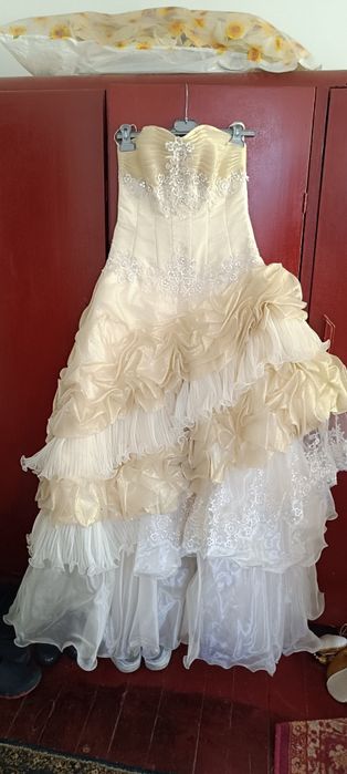 Vând rochie de mireasă