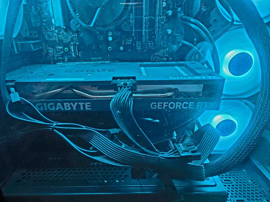 Геймърски компютър Intel с Gigabyte GeForce RTX 4060 EAGLE OC в гаранция