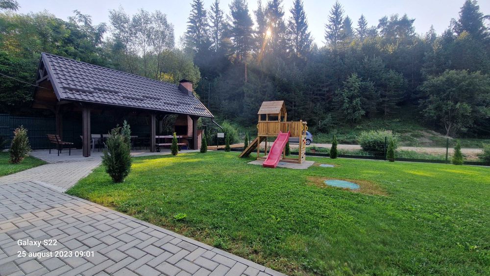 Cazare la munte cabana pensiune vila grup VILA MOLIDUL Zarnesti