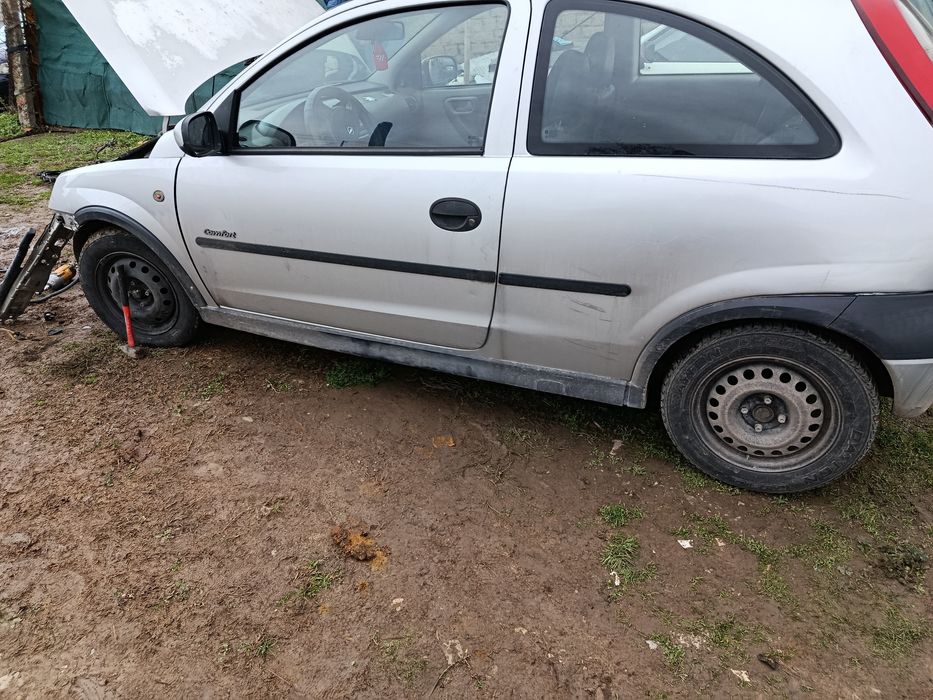 Продава се на Части Opel Corsa C 1.2 бензин