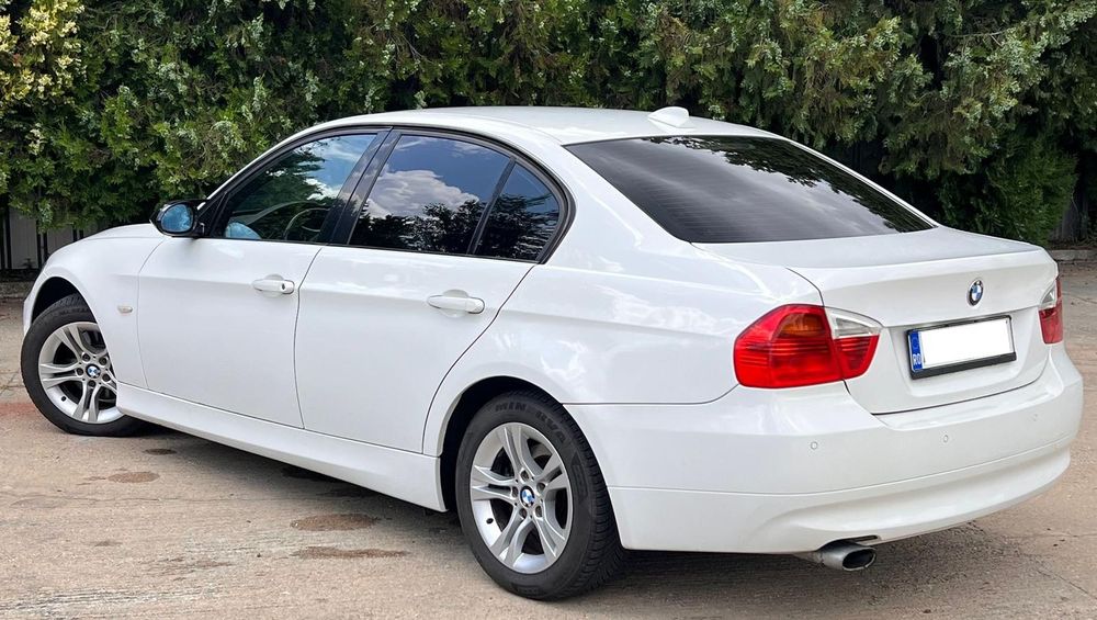 Vând BMW e90 320d 2008