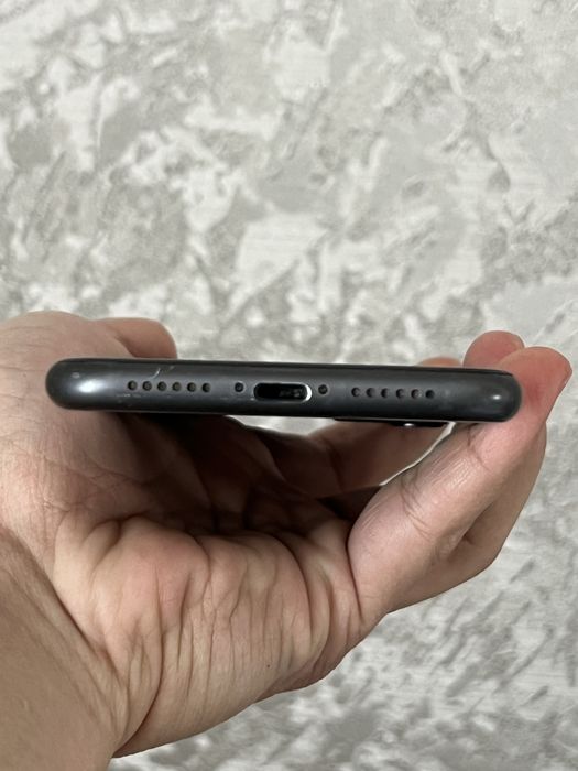 В хорошем состояний Iphone 11