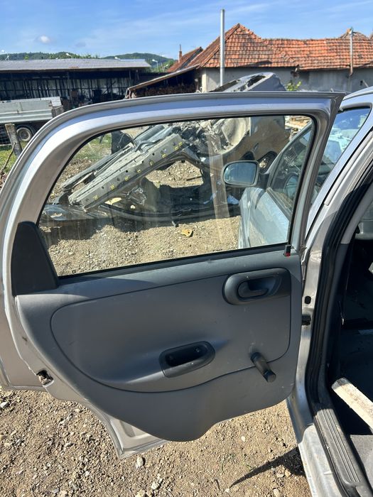 Vand Opel Corsa intreaga sau la dezmembrari motor Z10XE