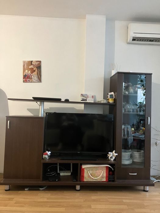 Секционен Шкаф с място за телевизор,два шкафа,